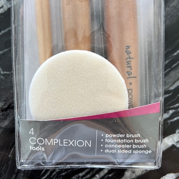 4pcs  Complexion Brush Kit - Picture 2 of 5